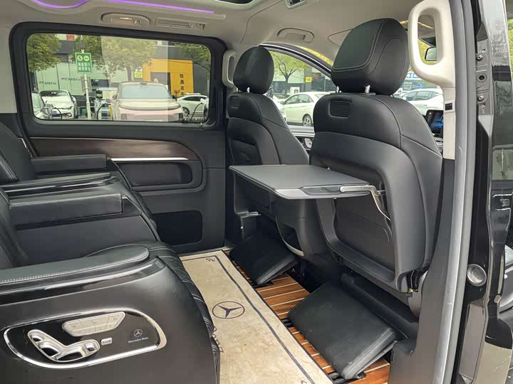 Фото 9 - Mercedes-Benz V-Class