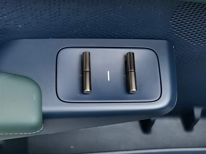 Фото 9 - Zeekr X