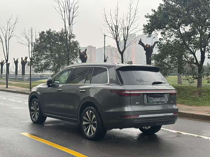 Фото 9 - LiXiang One