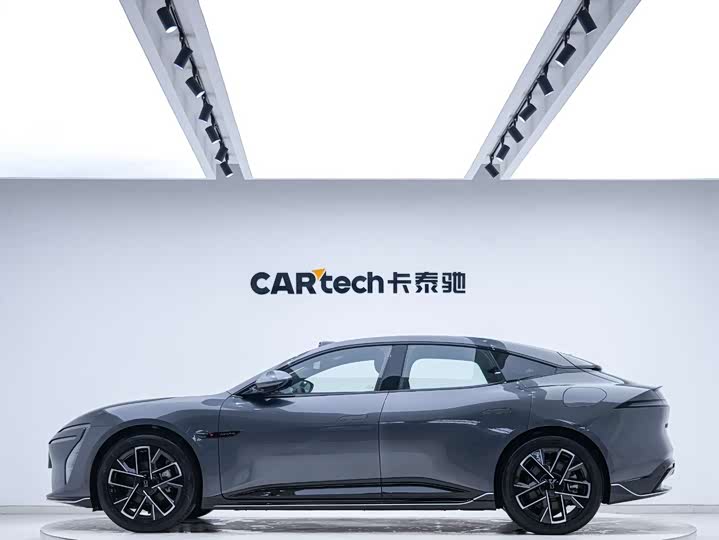 Фото 2 - Avatr 06