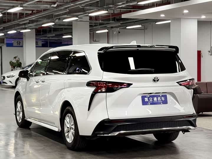 Фото 4 - Toyota Granvia