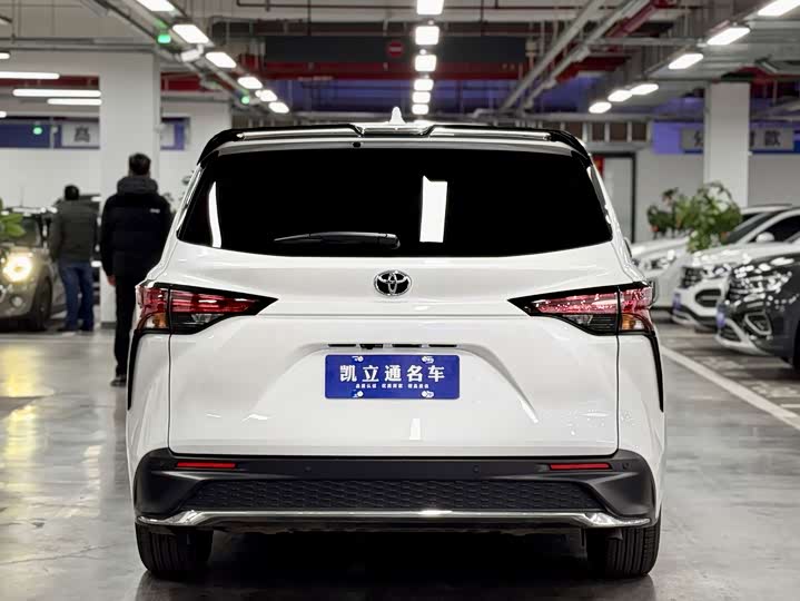 Фото 5 - Toyota Granvia