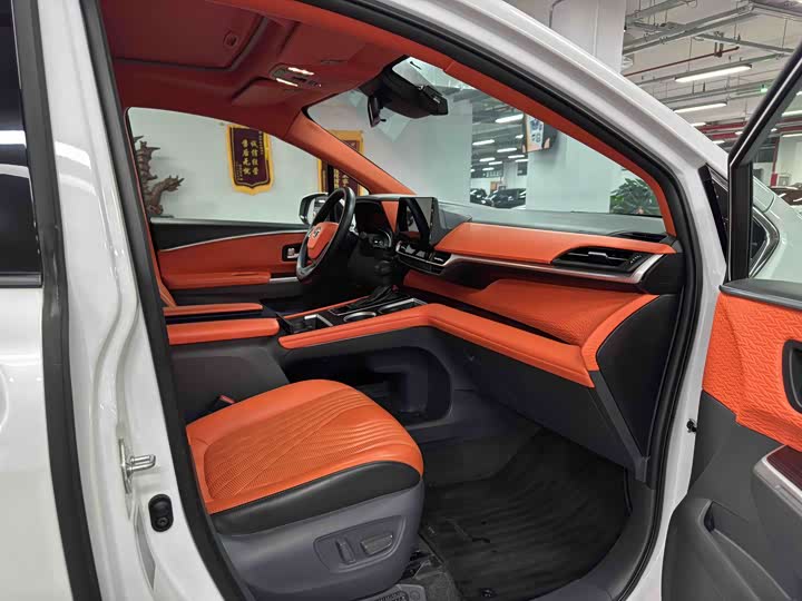 Фото 7 - Toyota Granvia