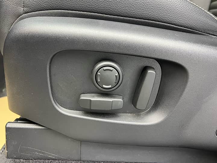 Фото 8 - Land Rover Discovery