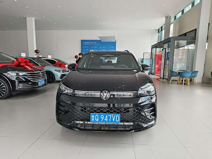 Фото 2 - Volkswagen Tiguan L Pro