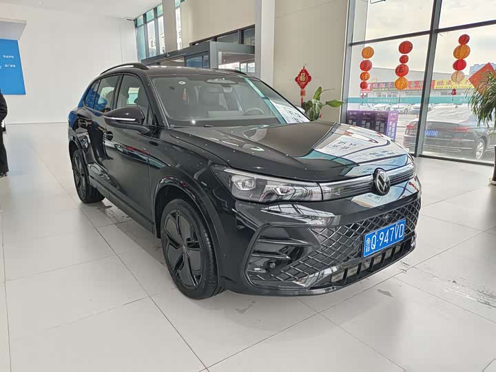 Фото 3 - Volkswagen Tiguan L Pro