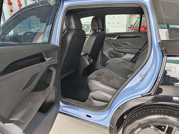 Фото 8 - Volkswagen Tiguan L Pro
