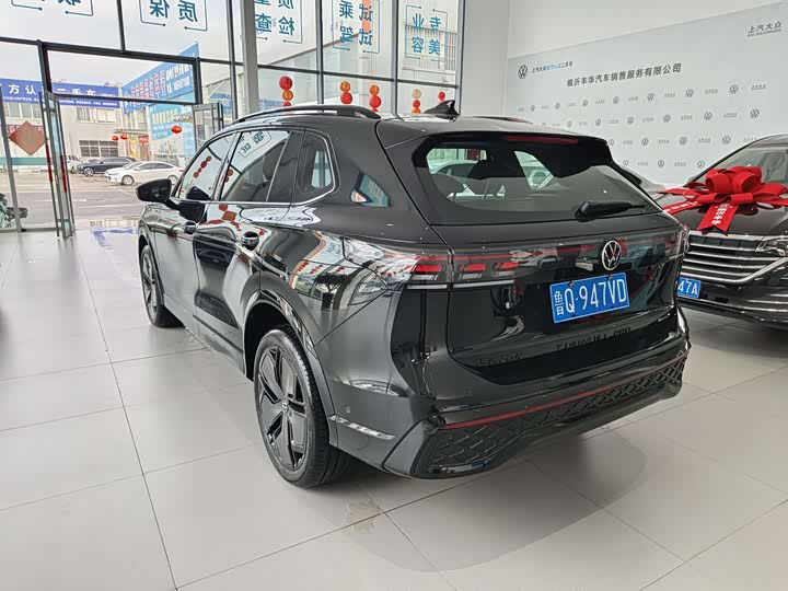 Фото 9 - Volkswagen Tiguan L Pro