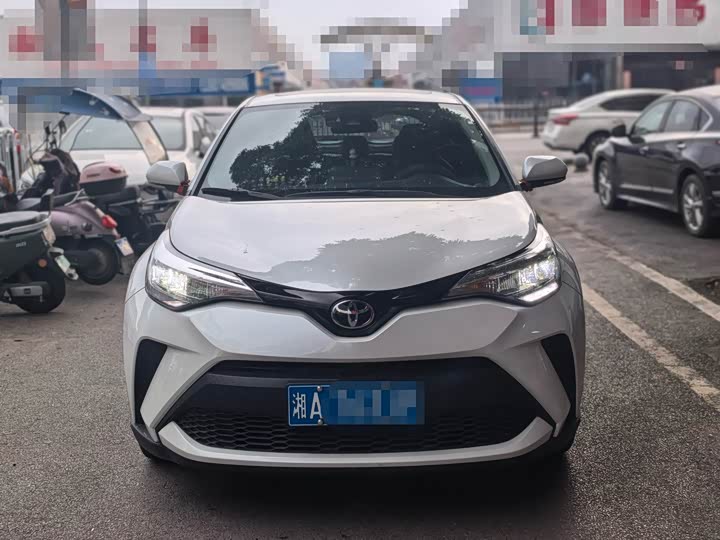 Фото 2 - Toyota C-HR