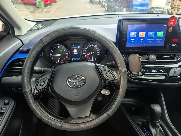 Фото 5 - Toyota C-HR