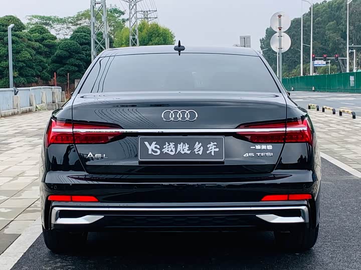 Фото 4 - Audi A6L