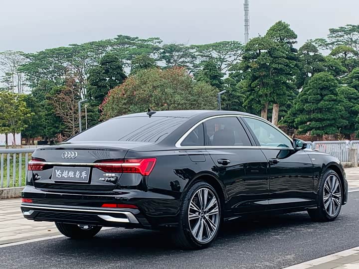 Фото 5 - Audi A6L