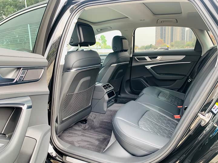 Фото 9 - Audi A6L