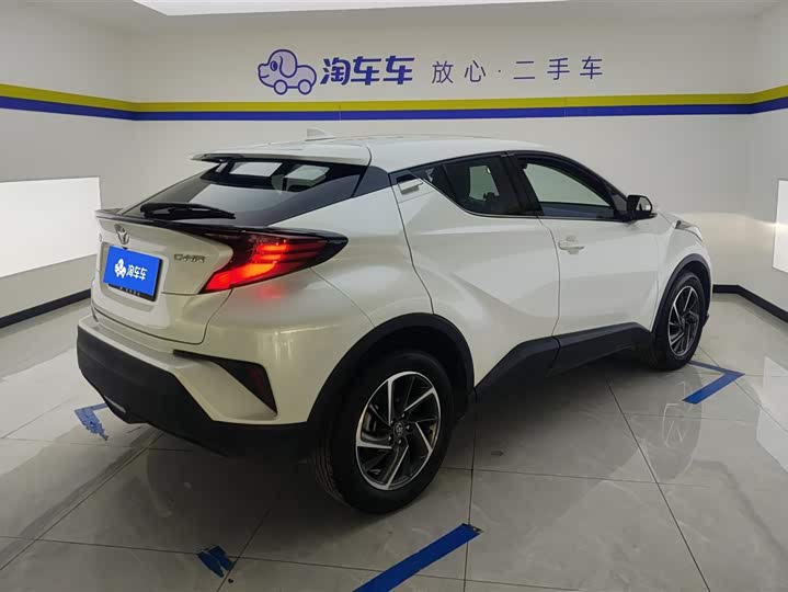 Фото 3 - Toyota C-HR