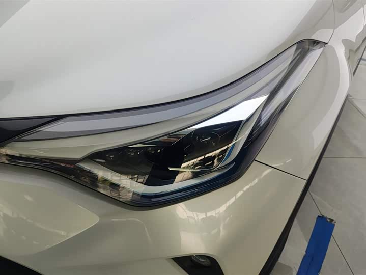 Фото 5 - Toyota C-HR