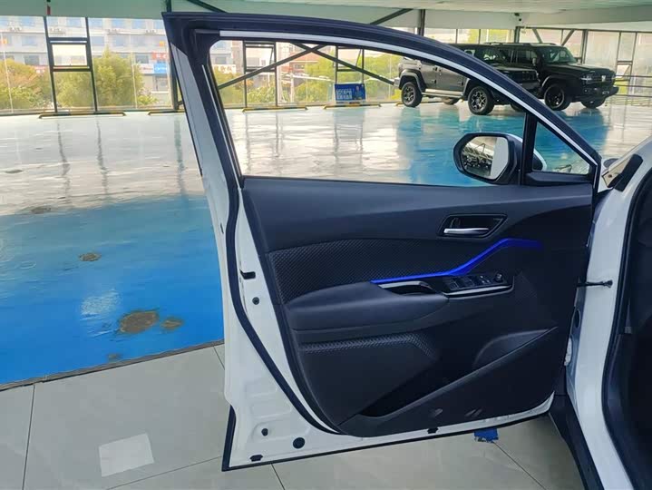 Фото 7 - Toyota C-HR