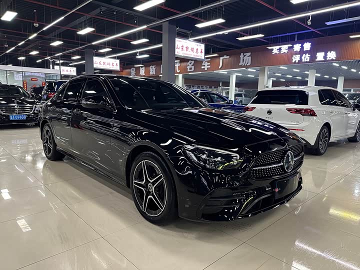 Фото 3 - Mercedes-Benz E-Class