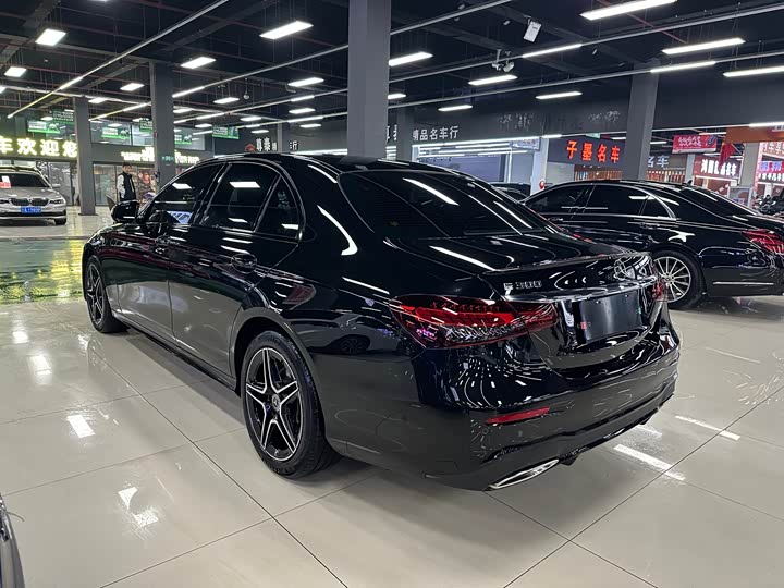 Фото 4 - Mercedes-Benz E-Class