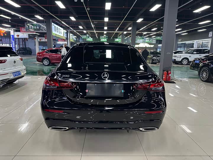 Фото 5 - Mercedes-Benz E-Class