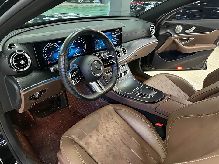 Фото 7 - Mercedes-Benz E-Class