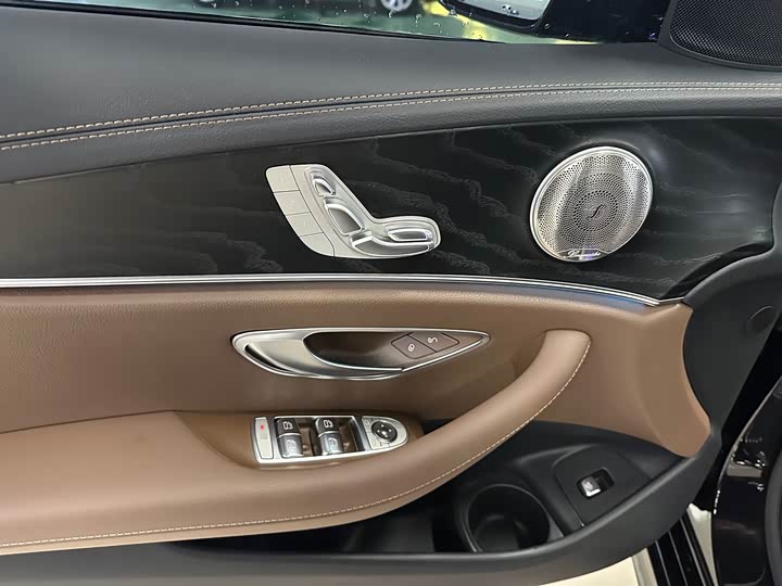 Фото 8 - Mercedes-Benz E-Class