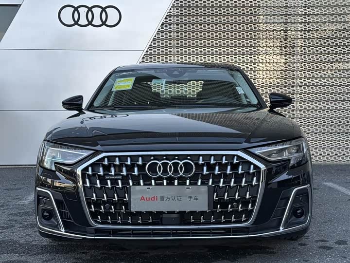 Фото 2 - Audi A8
