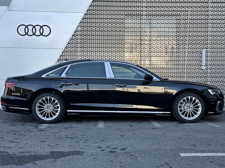 Фото 3 - Audi A8