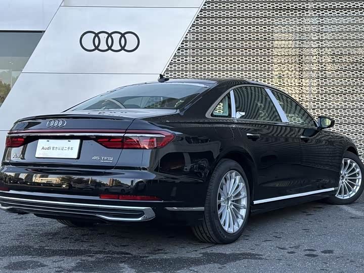 Фото 4 - Audi A8