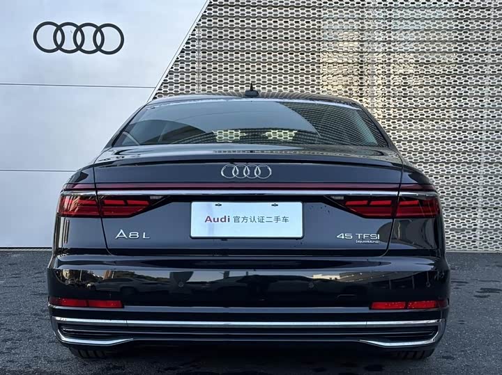 Фото 5 - Audi A8