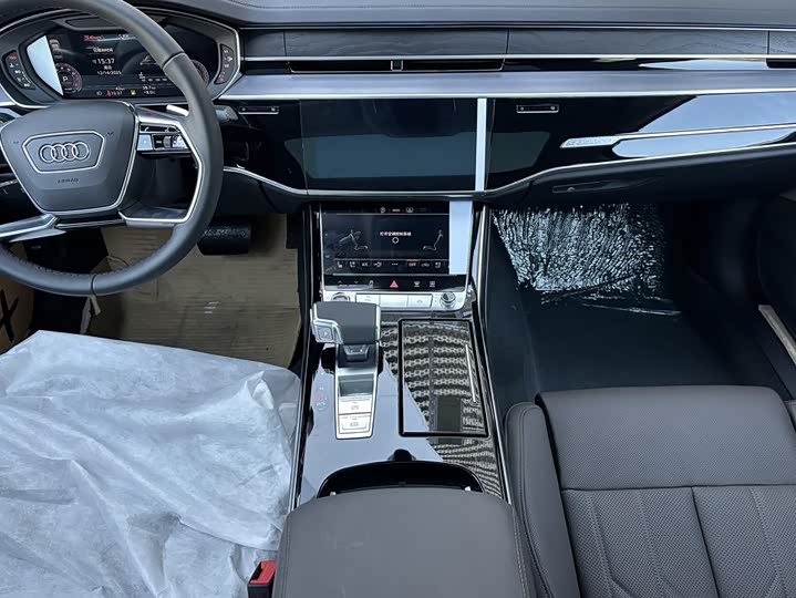 Фото 7 - Audi A8