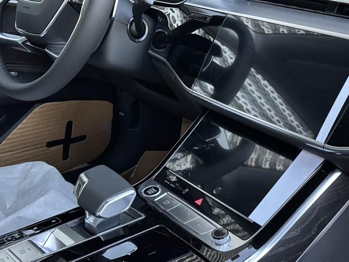 Фото 8 - Audi A8