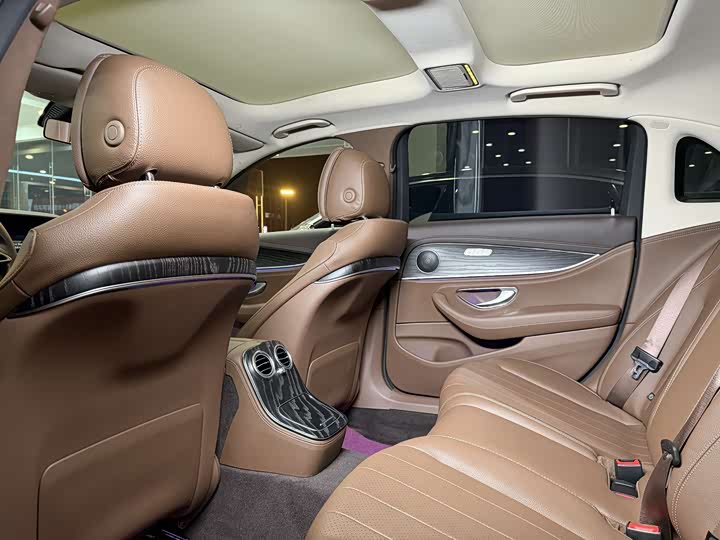 Photo 7 - Mercedes-Benz E-Class