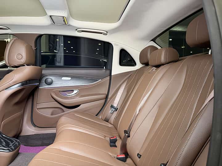 Photo 9 - Mercedes-Benz E-Class