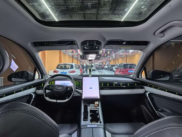 Photo 9 - Geely Atlas L