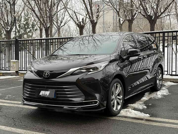 Photo 1 - Toyota Sienna