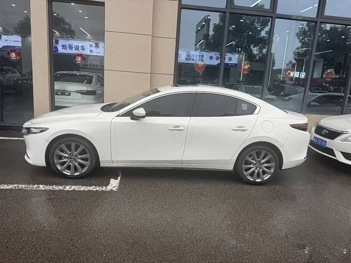 Photo 2 - Mazda 3 (Axela)