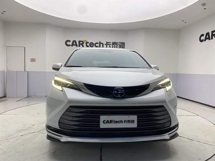 Photo 3 - Toyota Sienna