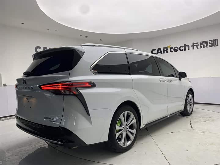 Photo 5 - Toyota Sienna