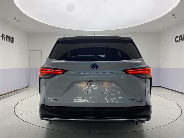 Photo 6 - Toyota Sienna