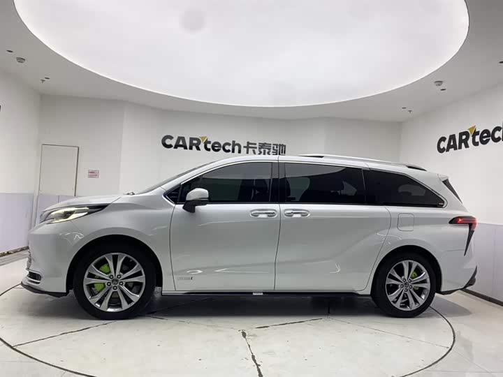 Photo 8 - Toyota Sienna