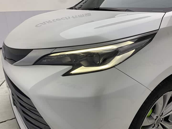 Photo 9 - Toyota Sienna