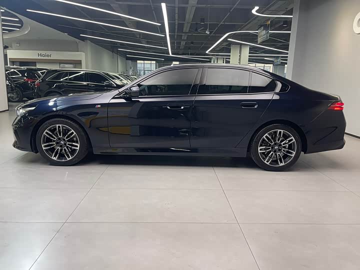 Фото 8 - BMW 5 Series