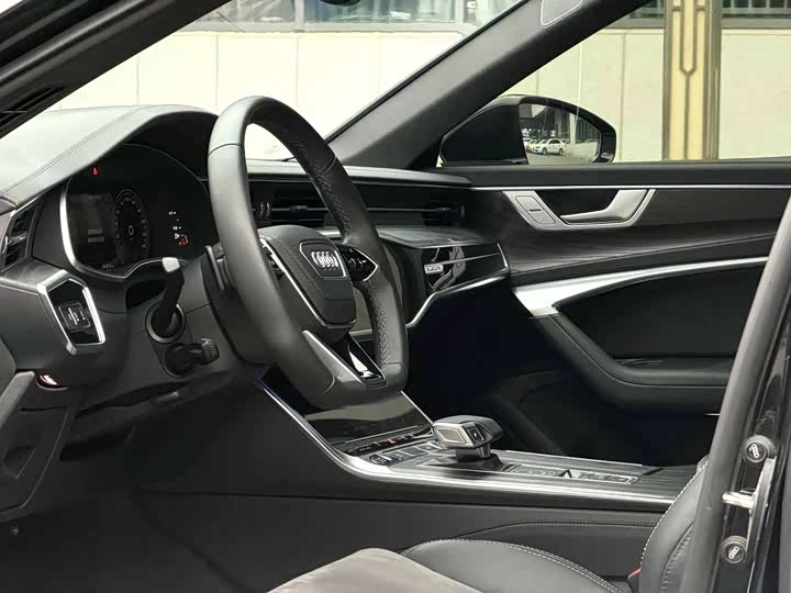 Фото 4 - Audi A6L