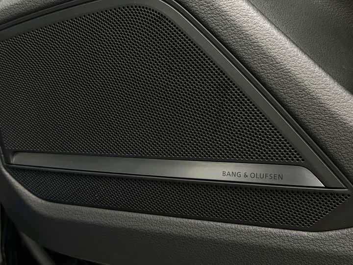 Фото 7 - Audi A6L