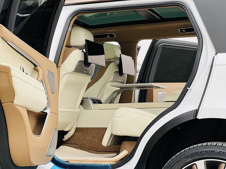 Photo 6 - Land Rover Range Rover