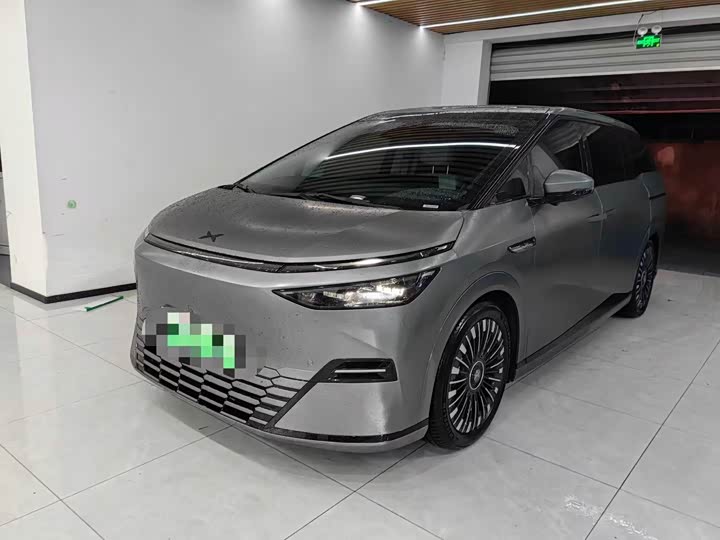 Фото 1 - XPeng X9