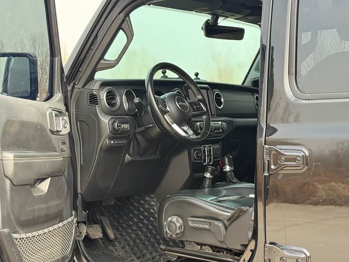 Фото 4 - Jeep Wrangler Hybrid