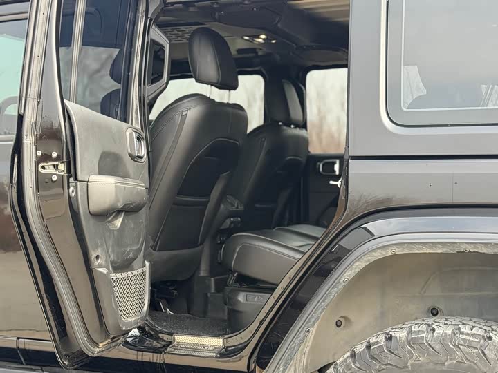 Фото 6 - Jeep Wrangler Hybrid