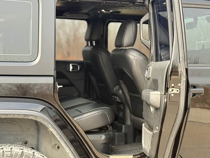 Фото 7 - Jeep Wrangler Hybrid