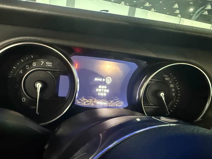 Фото 9 - Jeep Wrangler Hybrid